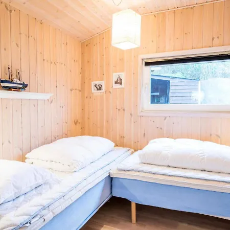 6 Person In Henne Semesterbostad