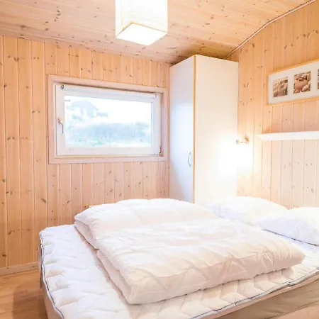 6 Person In Henne Semesterbostad *