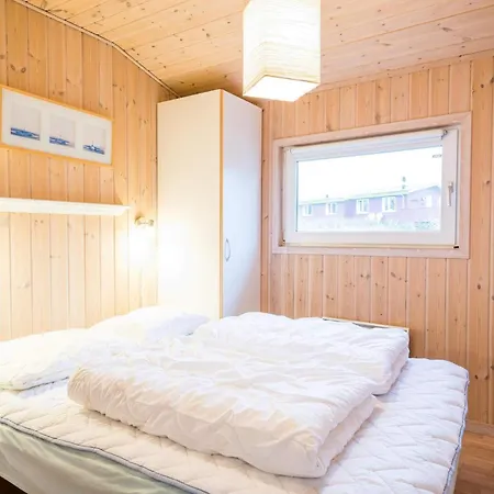 6 Person In Henne Semesterbostad