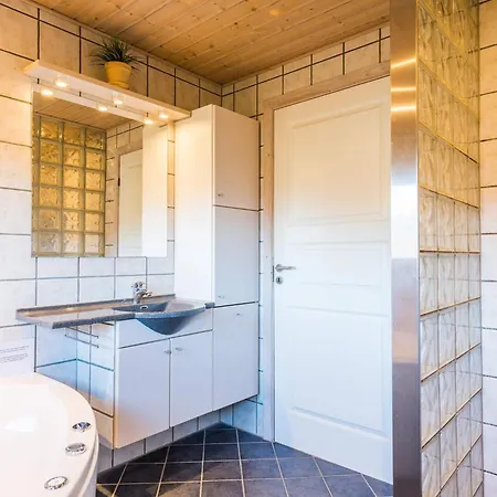 6 Person In Henne Semesterbostad